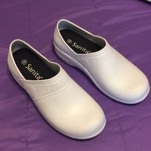 Nursing clogs